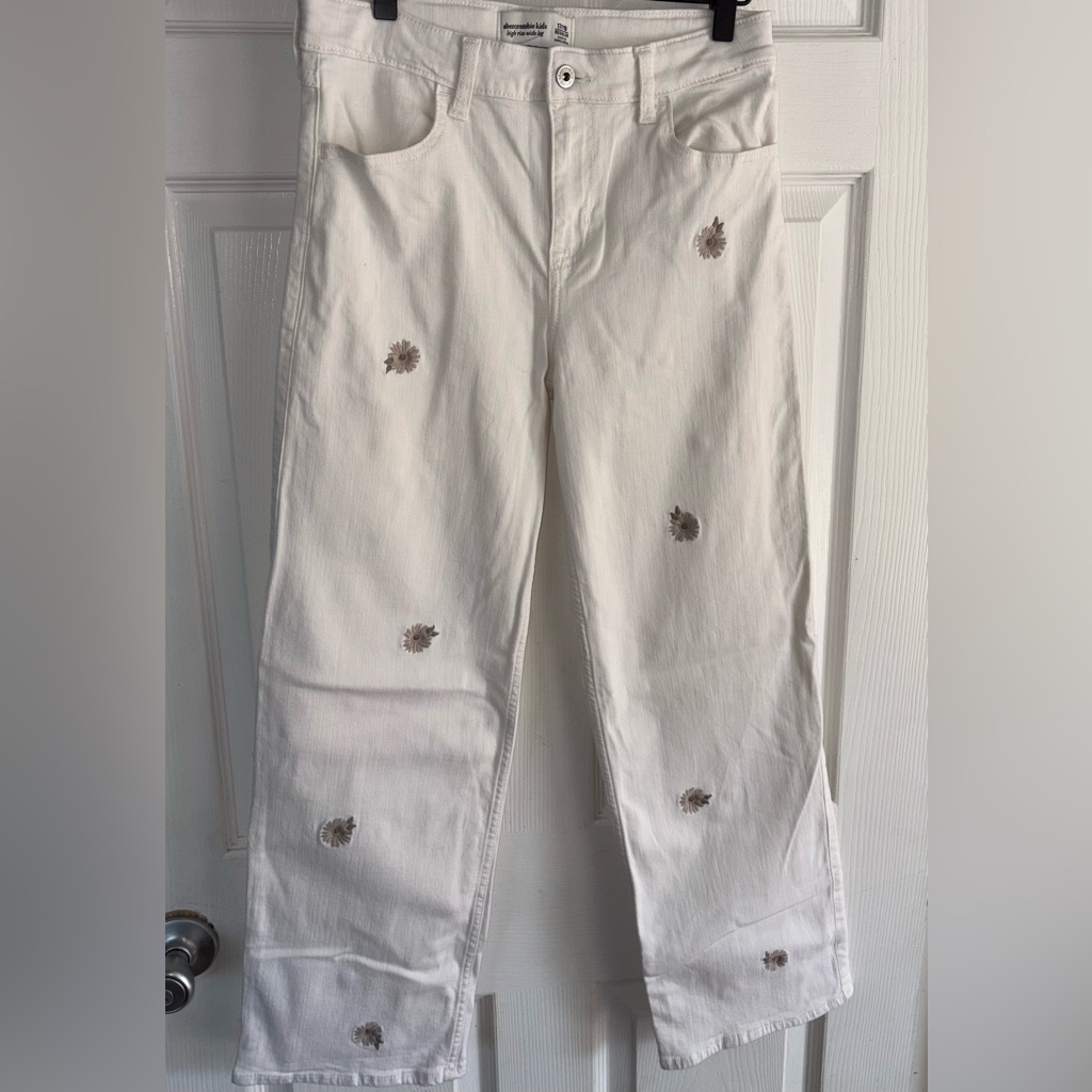 Abercrombie Kids High Rise Wide Leg Jeans Cream Embroidered Flowers Size 17/18 R
